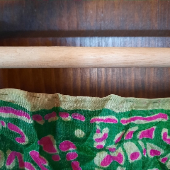 Vintage Hand Woven 100% Silk Made In India Green Pink Square Scarf Handkerchief - Picture 4 of 7